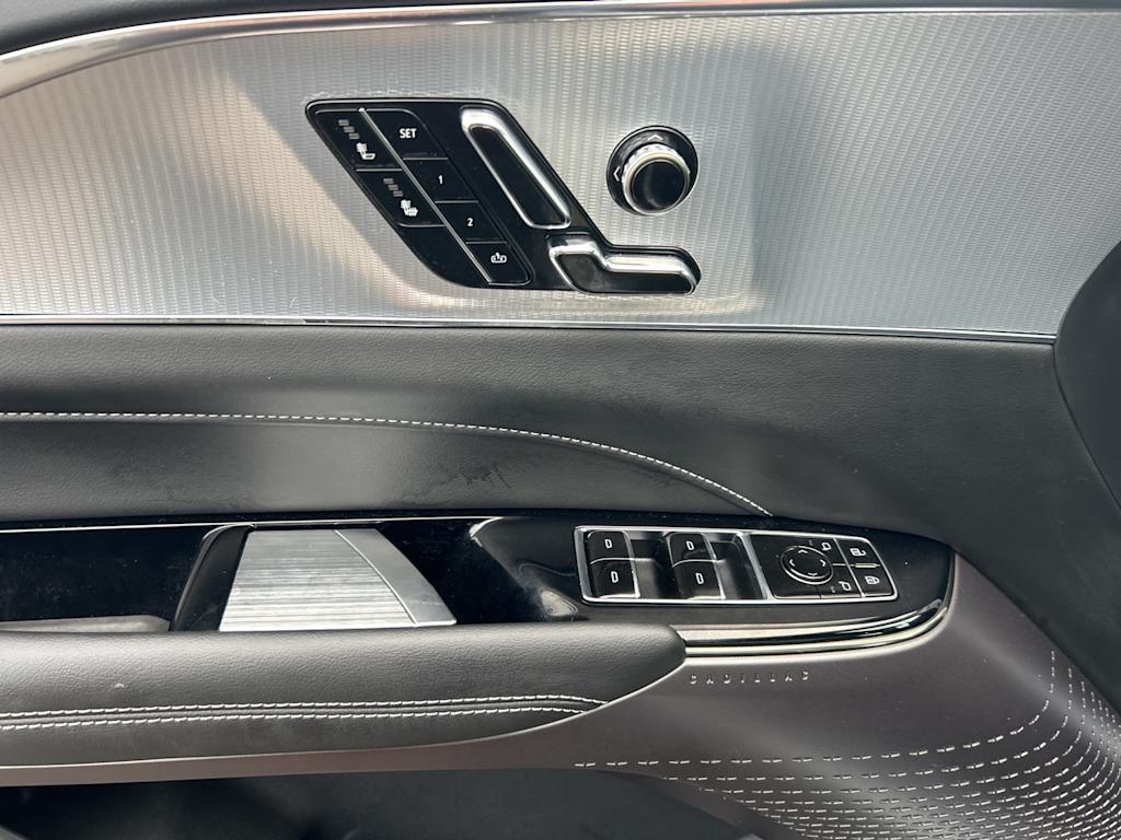 Thumbnail: 2024 Cadillac Lyriq - 32