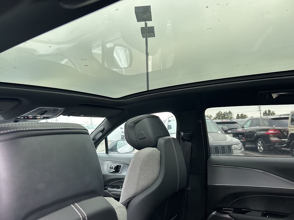 Thumbnail: 2024 Cadillac Lyriq - 31