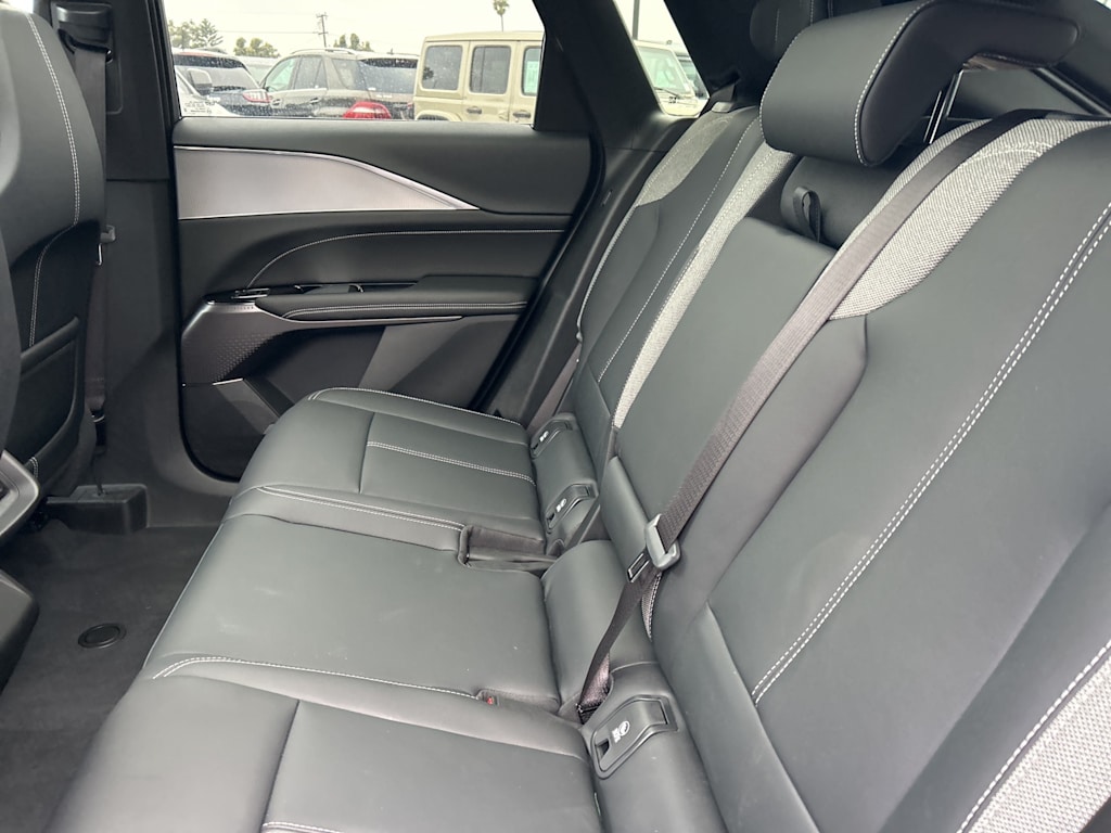 Thumbnail: 2024 Cadillac Lyriq - 11