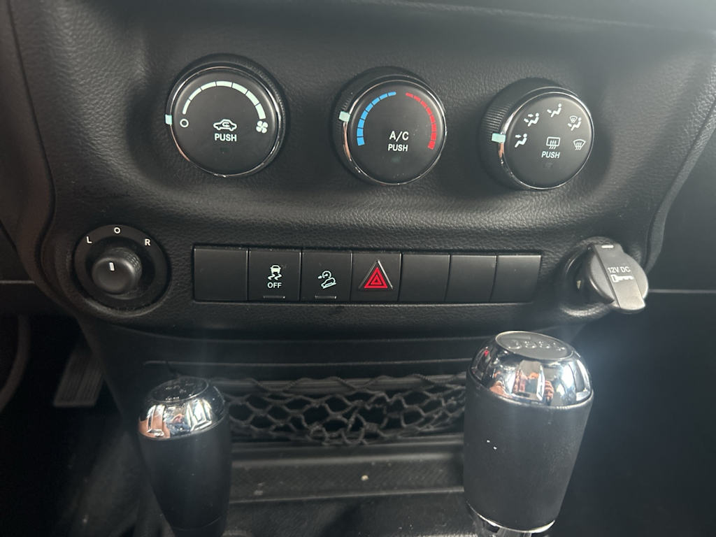 Thumbnail: 2011 Jeep Wrangler - 41