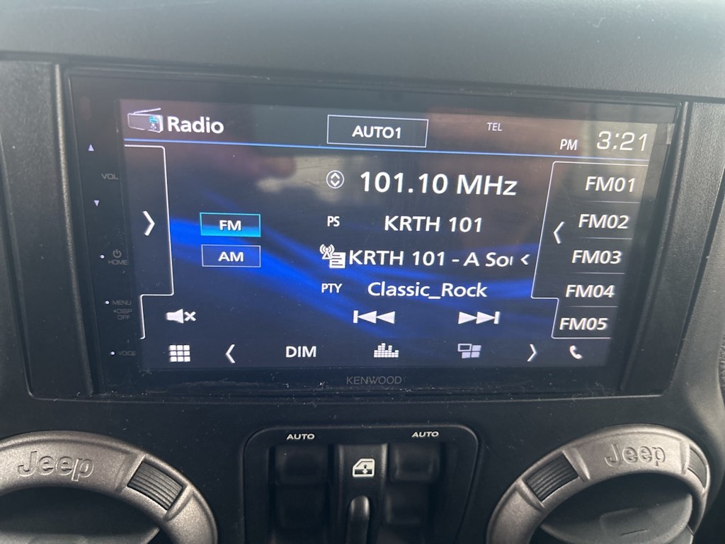 Thumbnail: 2011 Jeep Wrangler - 39