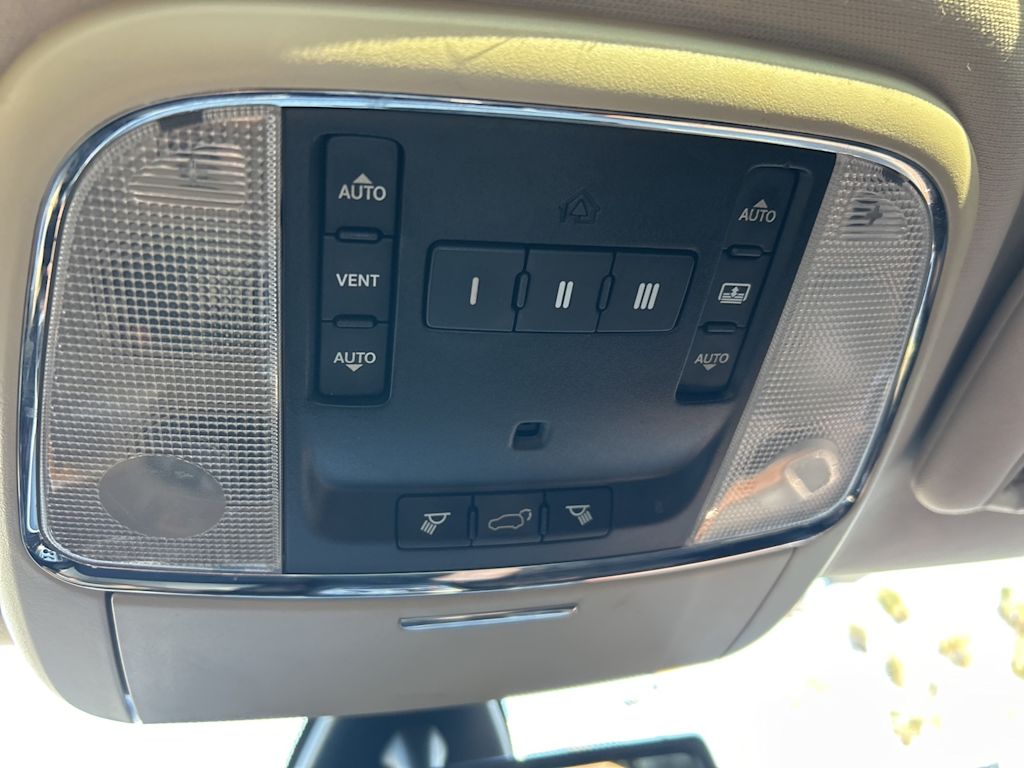 Thumbnail: 2011 Jeep Grand Cherokee - 33