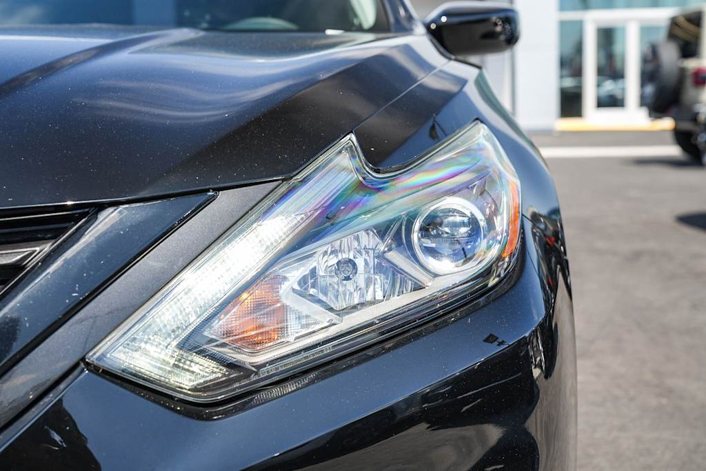 Thumbnail: 2017 Nissan Altima - 20