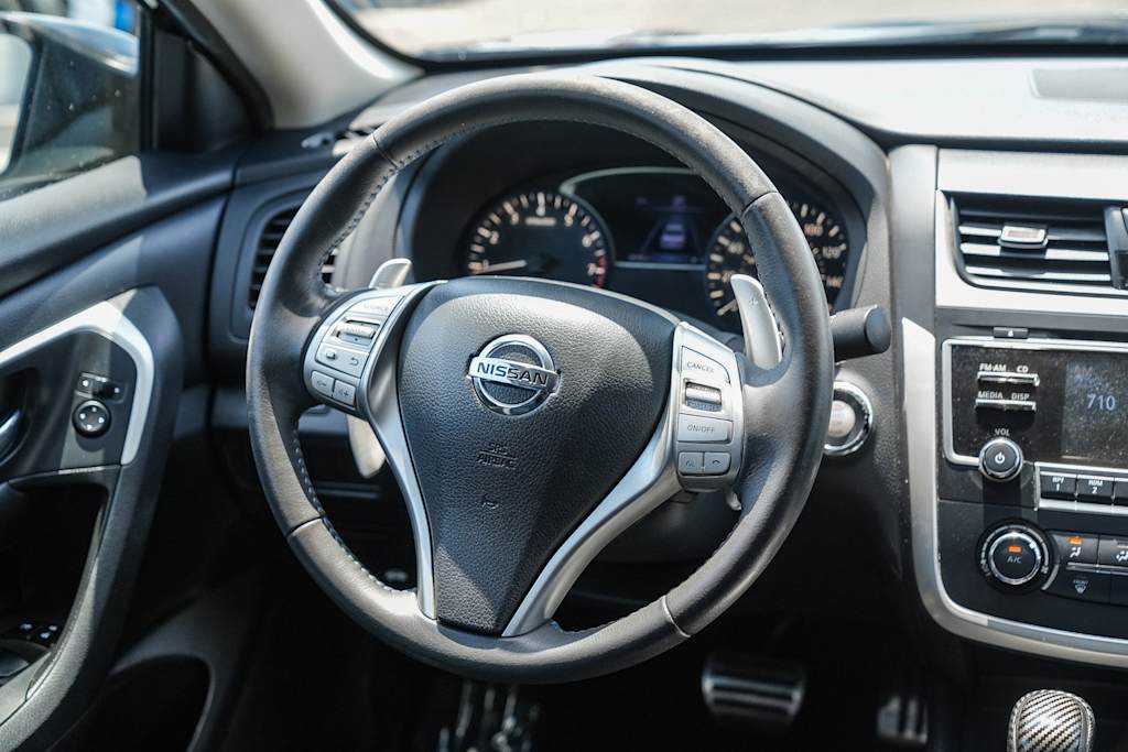 Thumbnail: 2017 Nissan Altima - 11