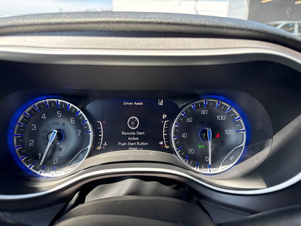 Thumbnail: 2022 Chrysler Pacifica - 8