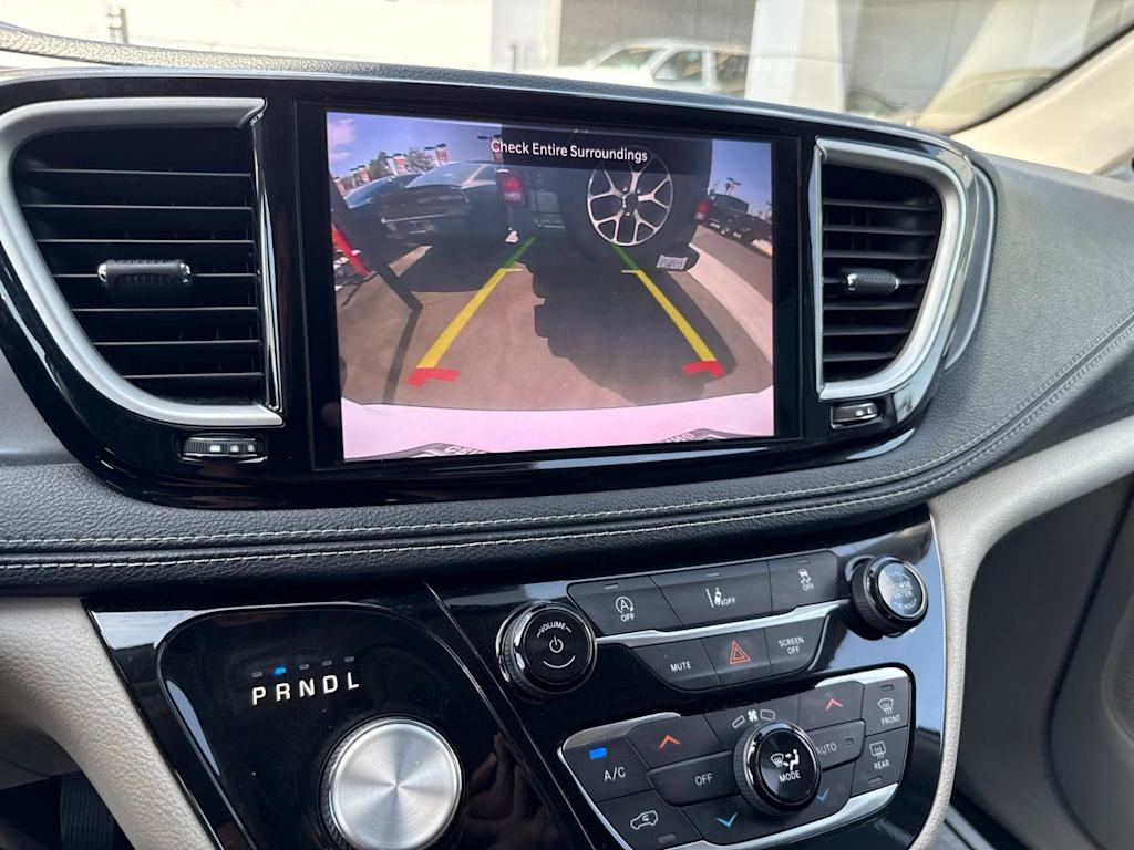 Thumbnail: 2022 Chrysler Pacifica - 18