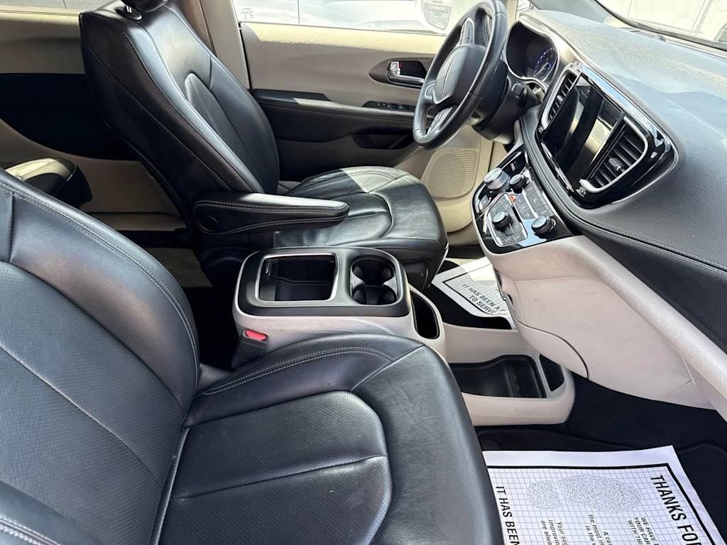 Thumbnail: 2022 Chrysler Pacifica - 4