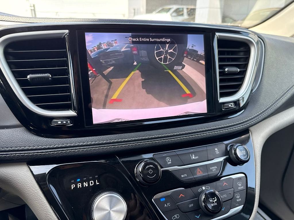 Thumbnail: 2022 Chrysler Pacifica - 20