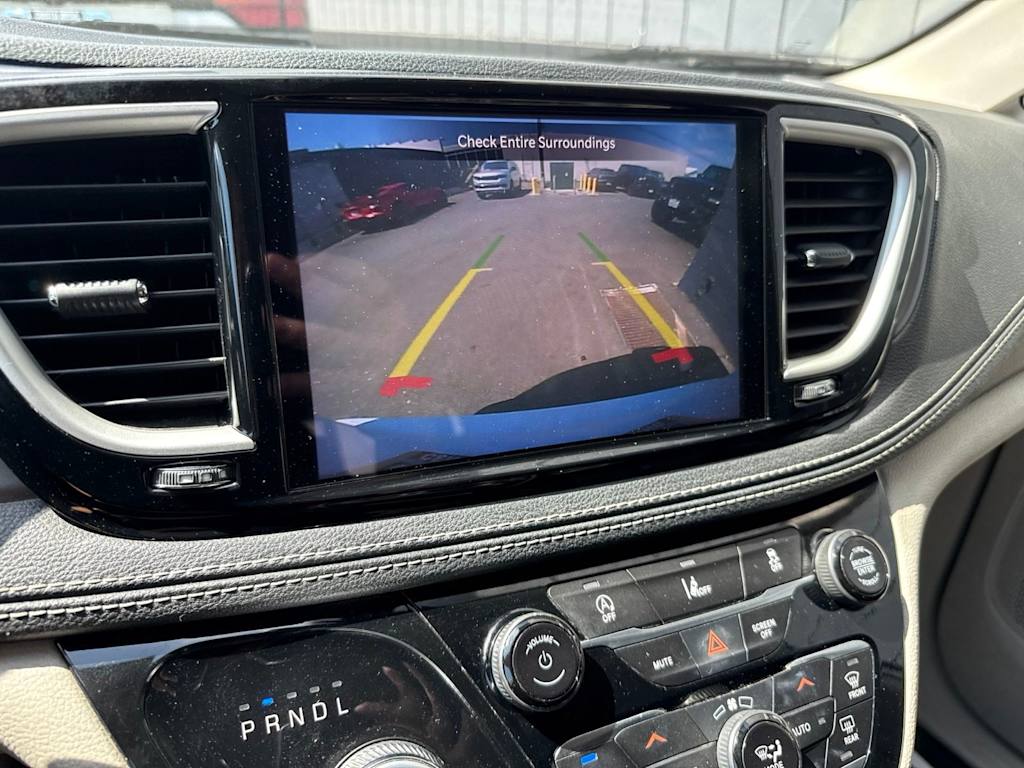 Thumbnail: 2022 Chrysler Pacifica - 23