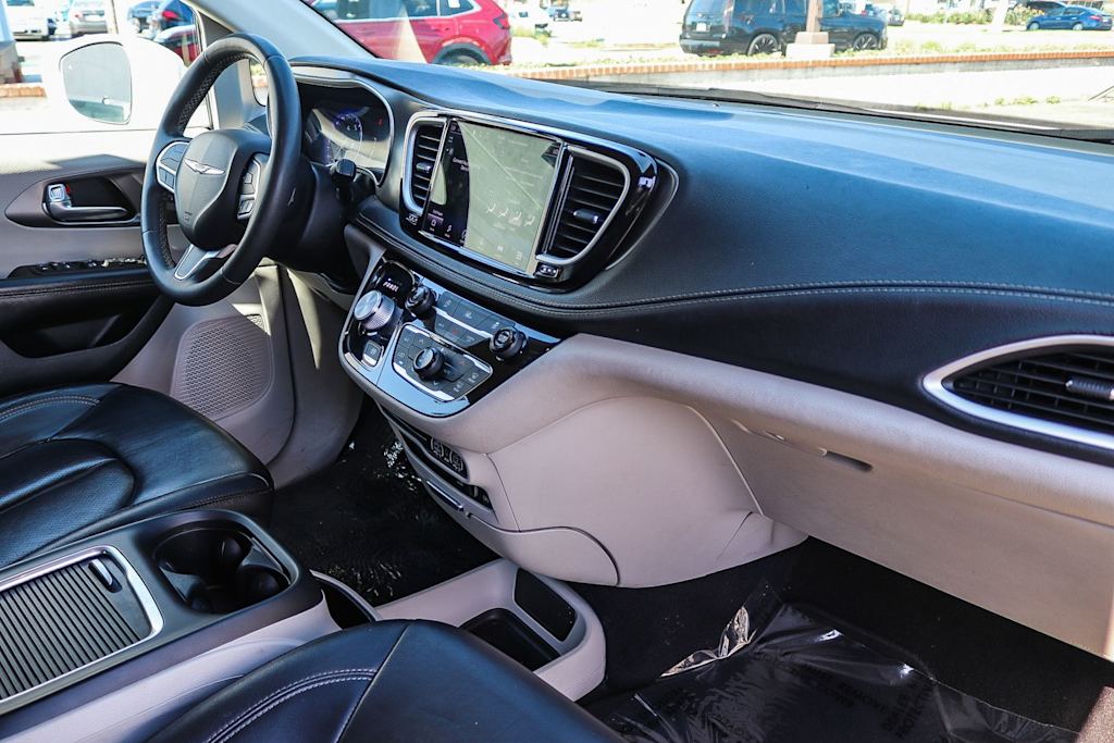 Thumbnail: 2022 Chrysler Pacifica - 11
