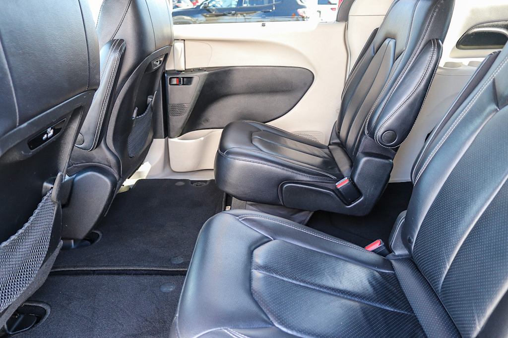 Thumbnail: 2022 Chrysler Pacifica - 10