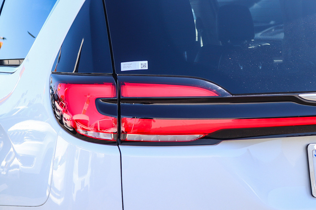 Thumbnail: 2022 Chrysler Pacifica - 18
