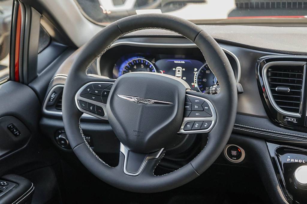 Thumbnail: 2026 Chrysler Pacifica - 12