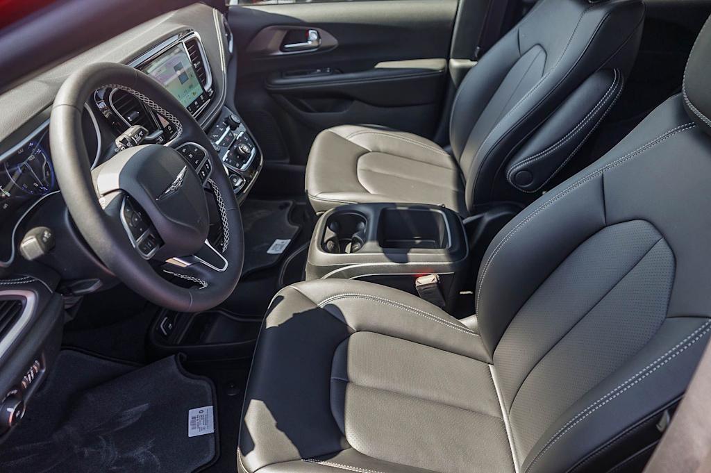 Thumbnail: 2026 Chrysler Pacifica - 21