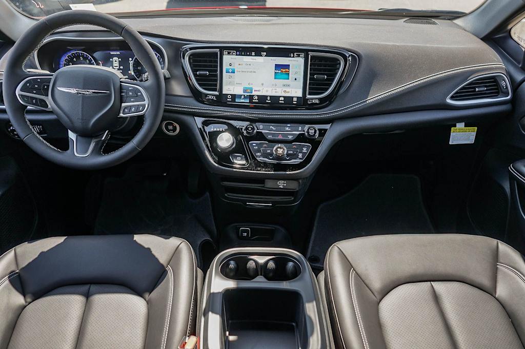 Thumbnail: 2026 Chrysler Pacifica - 2