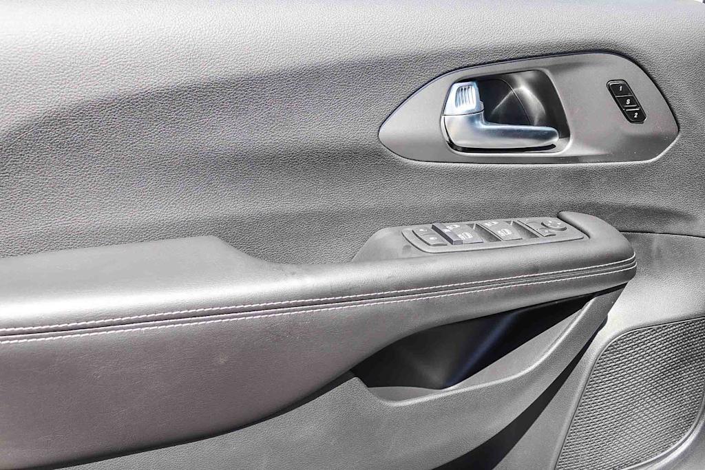 Thumbnail: 2027 Chrysler Pacifica - 24