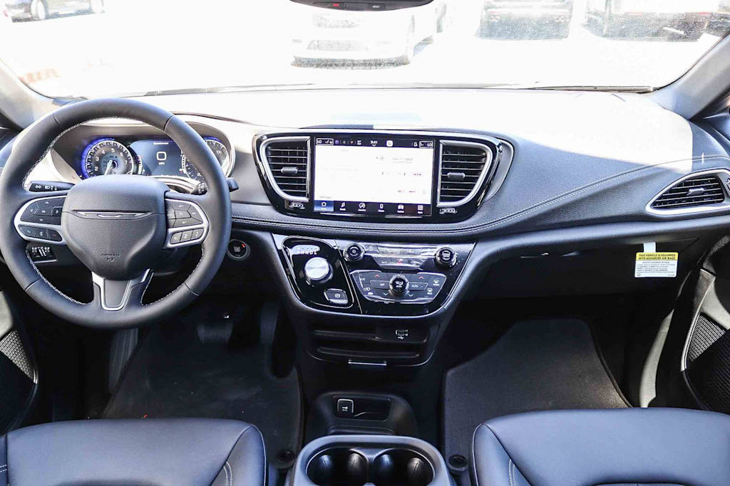 Thumbnail: 2027 Chrysler Pacifica - 2