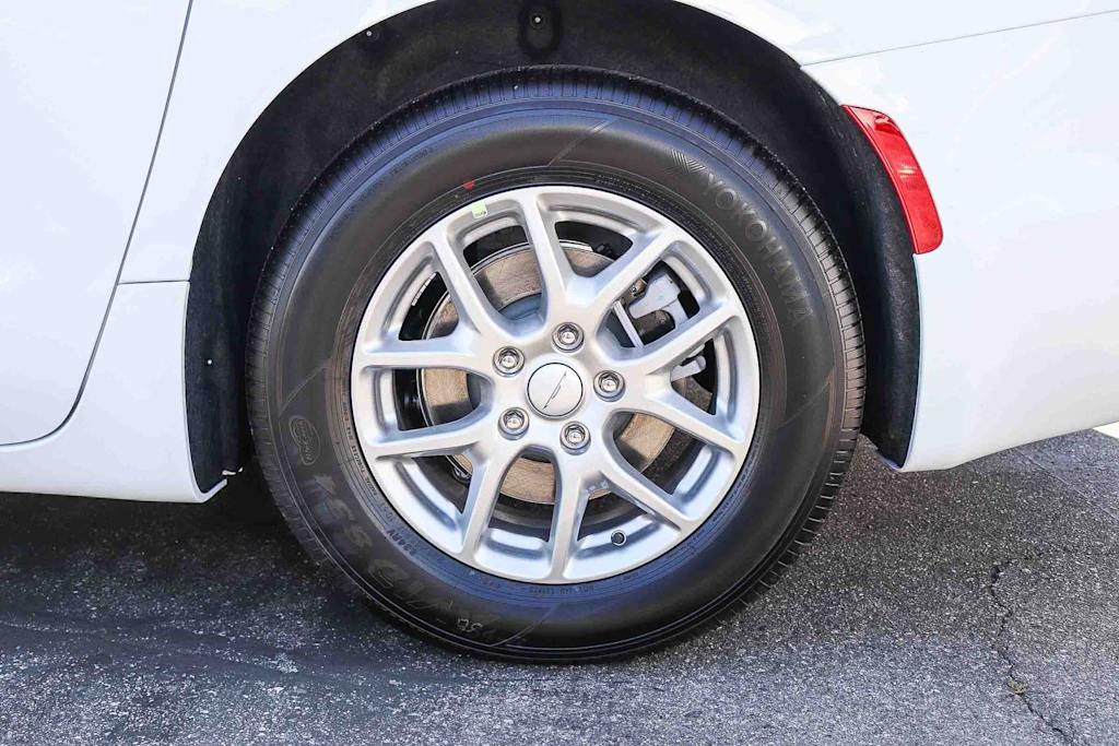 Thumbnail: 2027 Chrysler Pacifica - 21