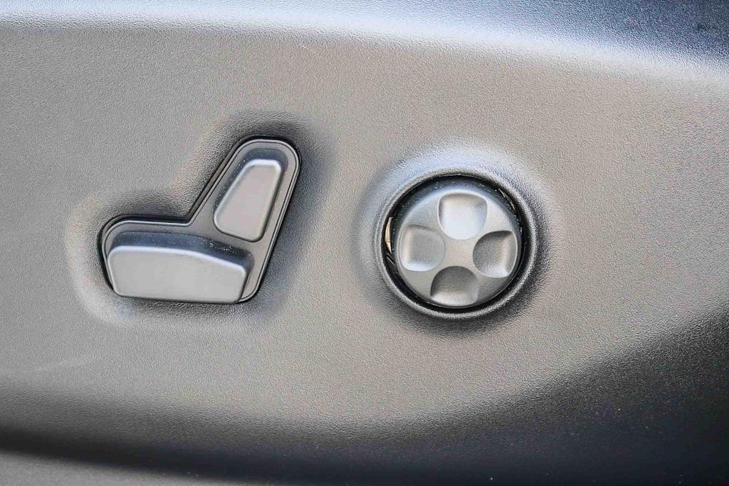 Thumbnail: 2027 Chrysler Pacifica - 26