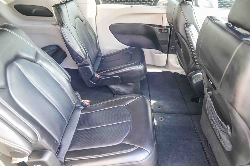 Thumbnail: 2024 Chrysler Pacifica - 10