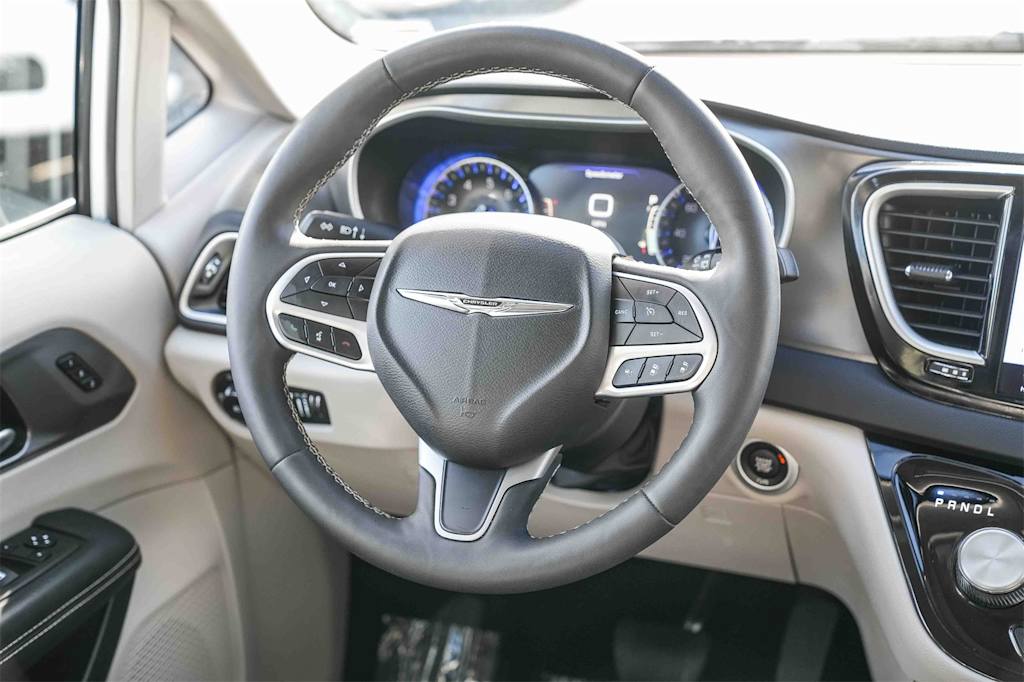 Thumbnail: 2024 Chrysler Pacifica - 12