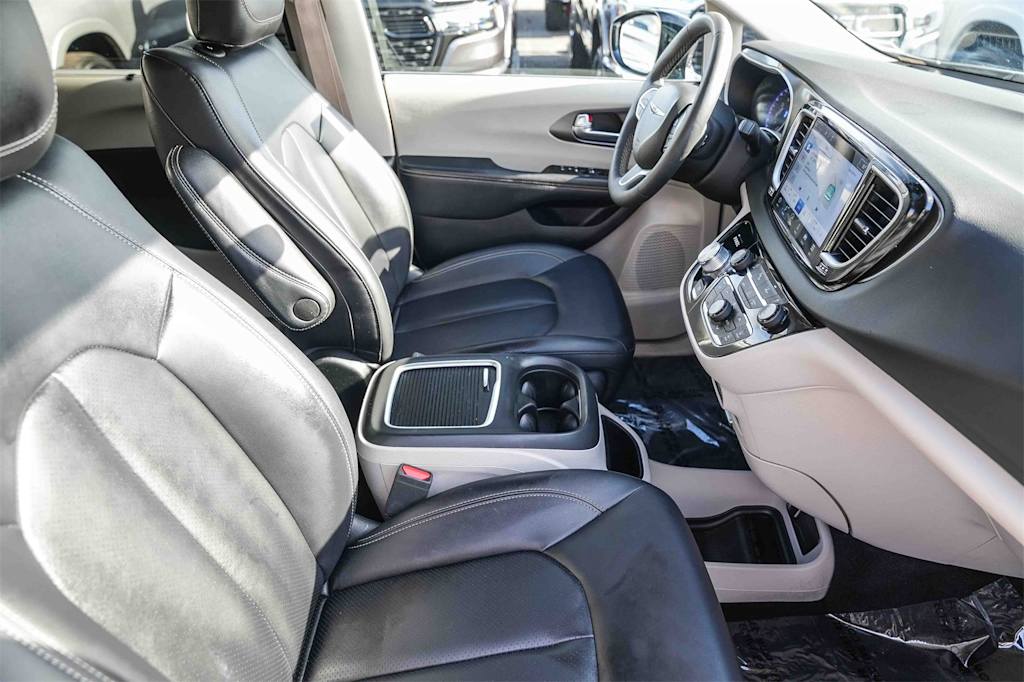 Thumbnail: 2024 Chrysler Pacifica - 9