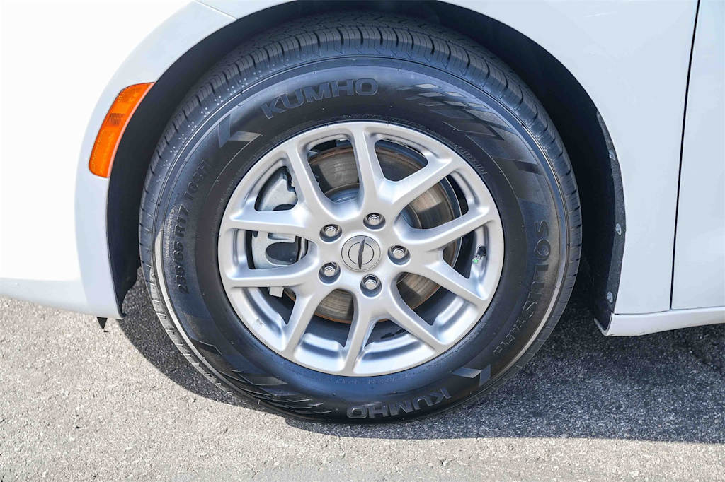 Thumbnail: 2024 Chrysler Pacifica - 6