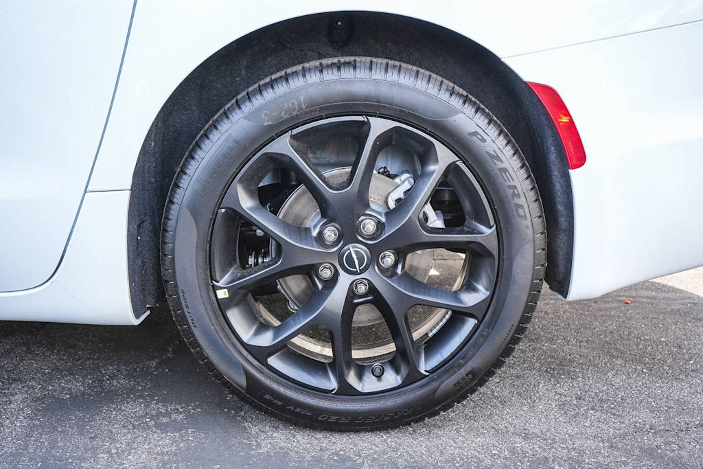 Thumbnail: 2026 Chrysler Pacifica - 6