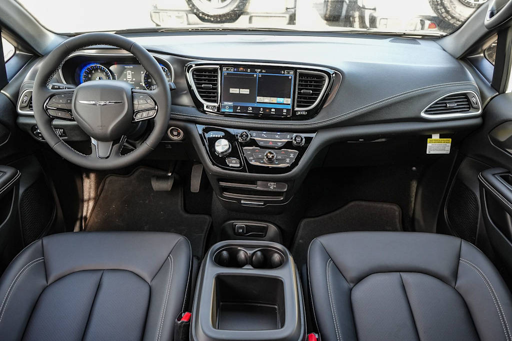 Thumbnail: 2026 Chrysler Pacifica - 2