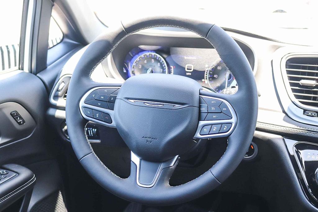 Thumbnail: 2027 Chrysler Pacifica - 9
