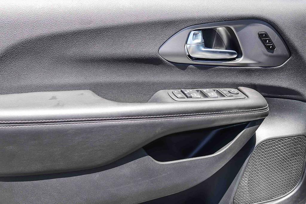 Thumbnail: 2027 Chrysler Pacifica - 24