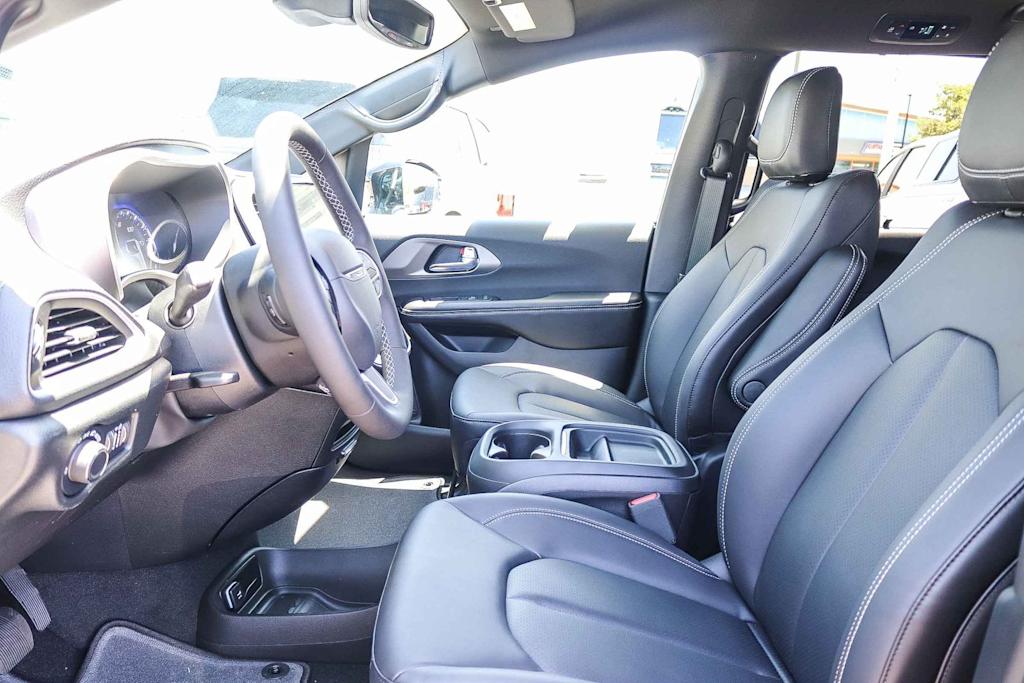 Thumbnail: 2027 Chrysler Pacifica - 11