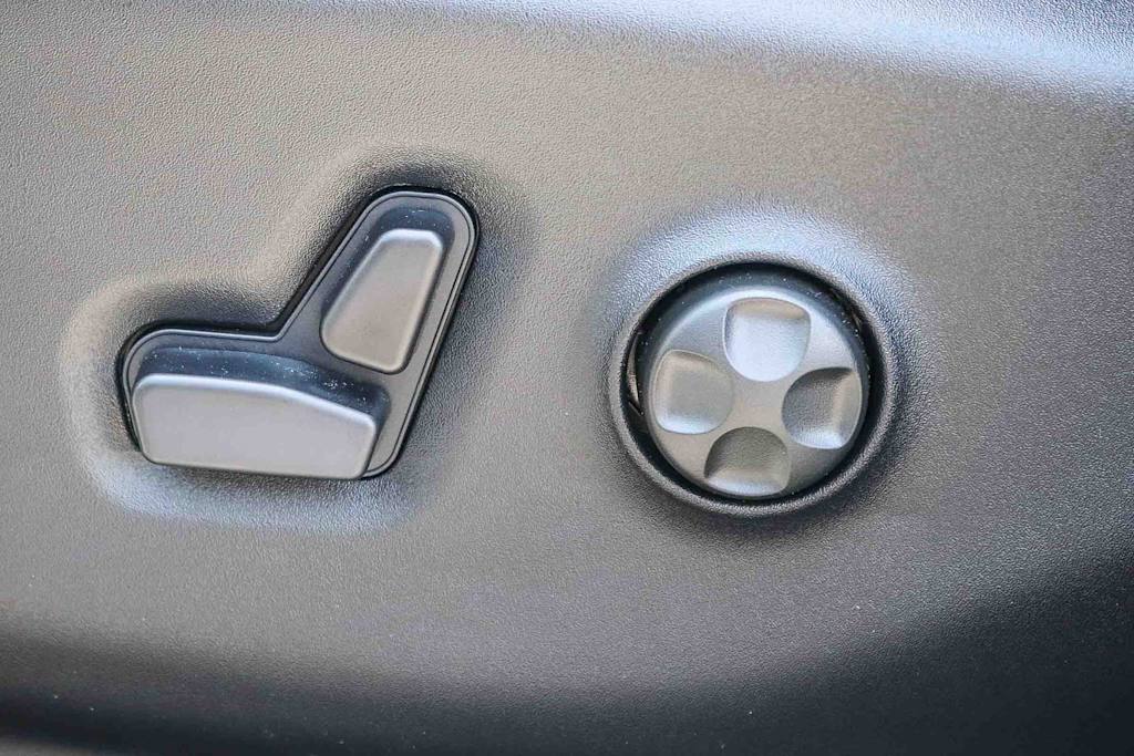 Thumbnail: 2027 Chrysler Pacifica - 26
