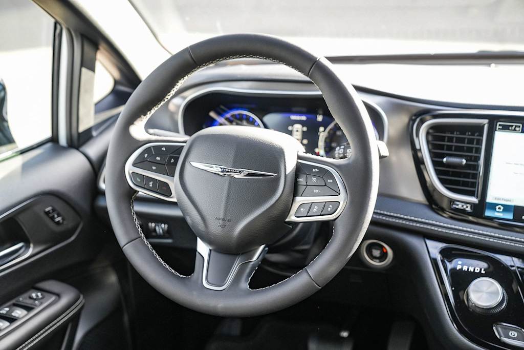 Thumbnail: 2026 Chrysler Pacifica - 8