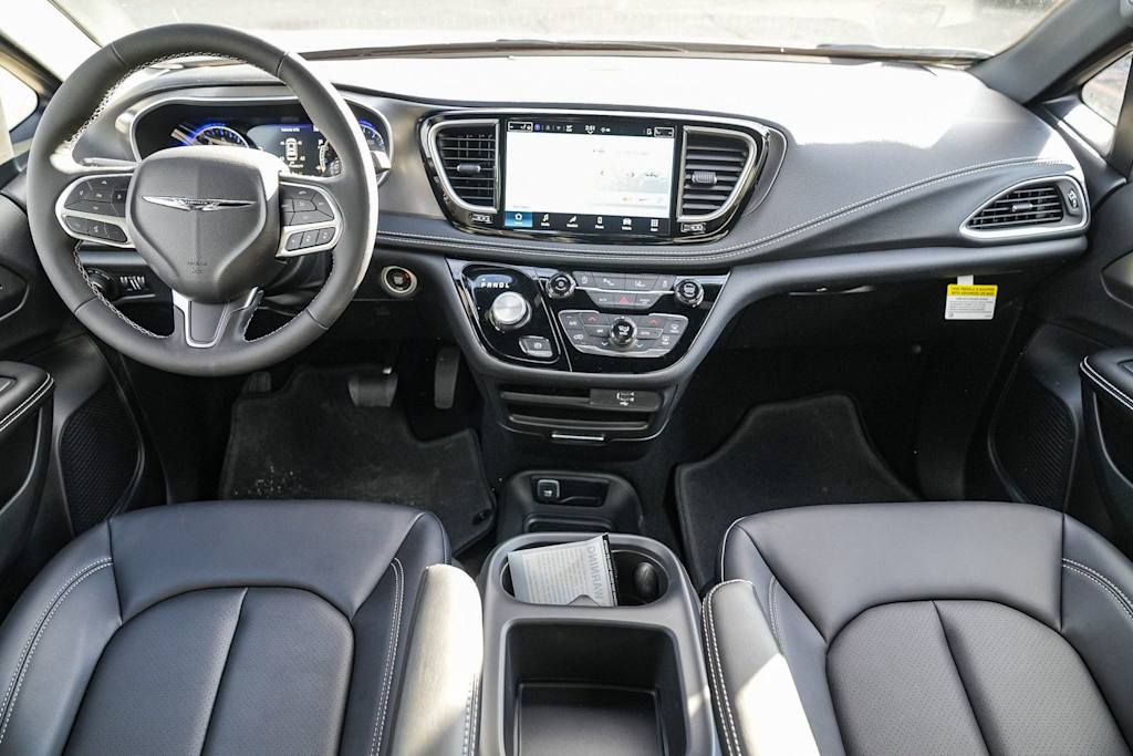 Thumbnail: 2026 Chrysler Pacifica - 2