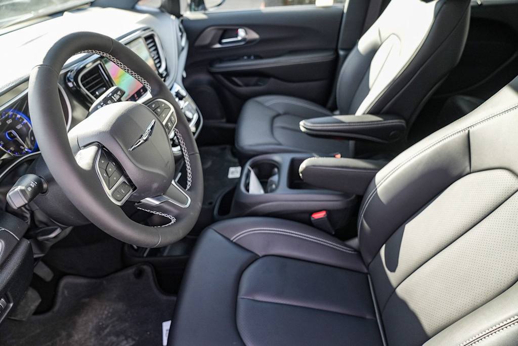 Thumbnail: 2026 Chrysler Pacifica - 21