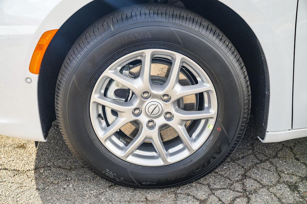 Thumbnail: 2026 Chrysler Pacifica - 6