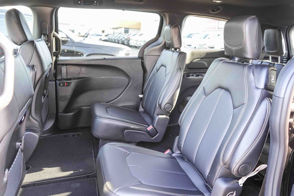 Thumbnail: 2026 Chrysler Pacifica - 12
