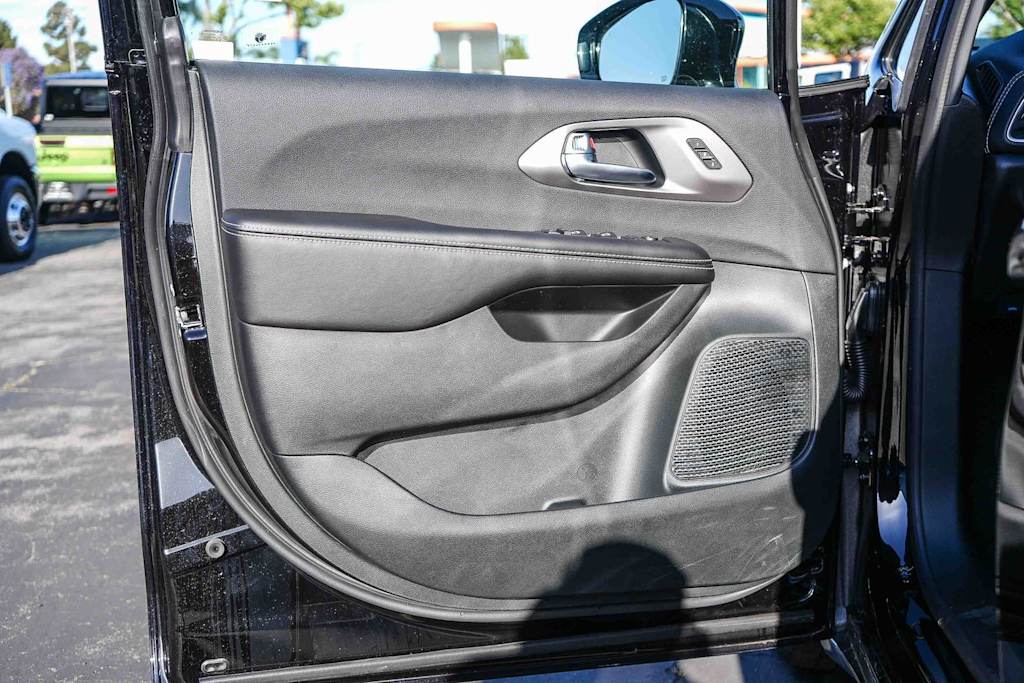 Thumbnail: 2026 Chrysler Pacifica - 25