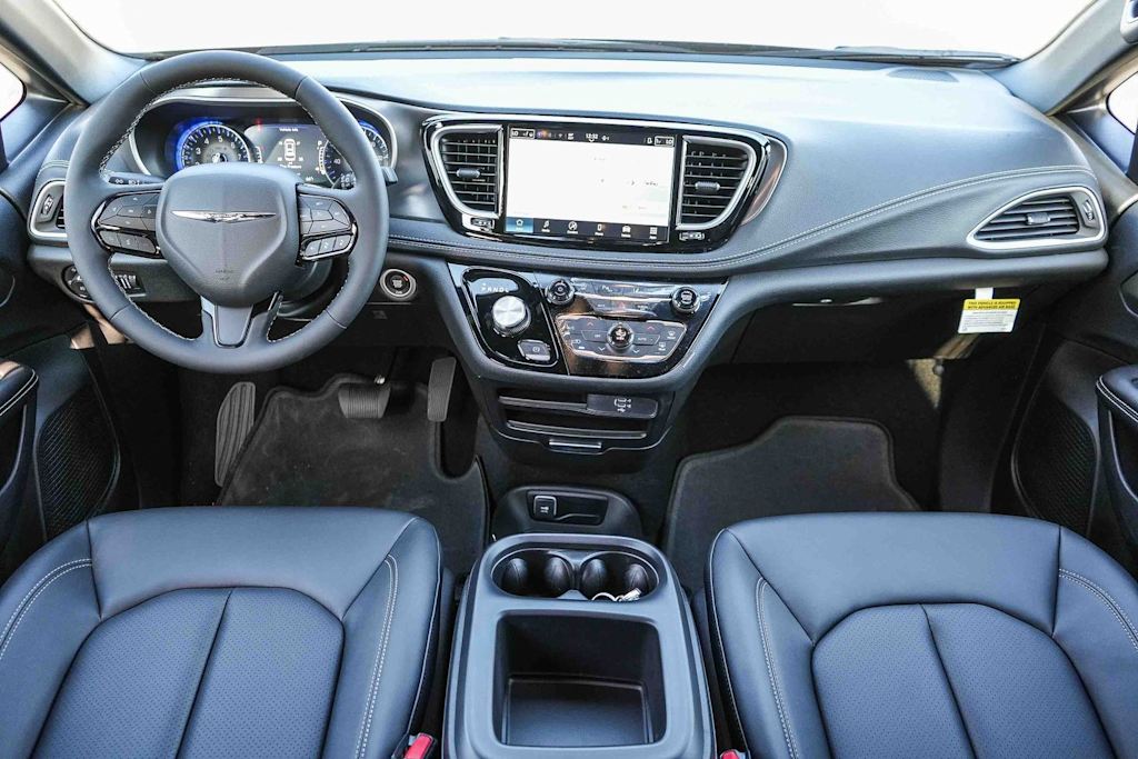 Thumbnail: 2026 Chrysler Pacifica - 2