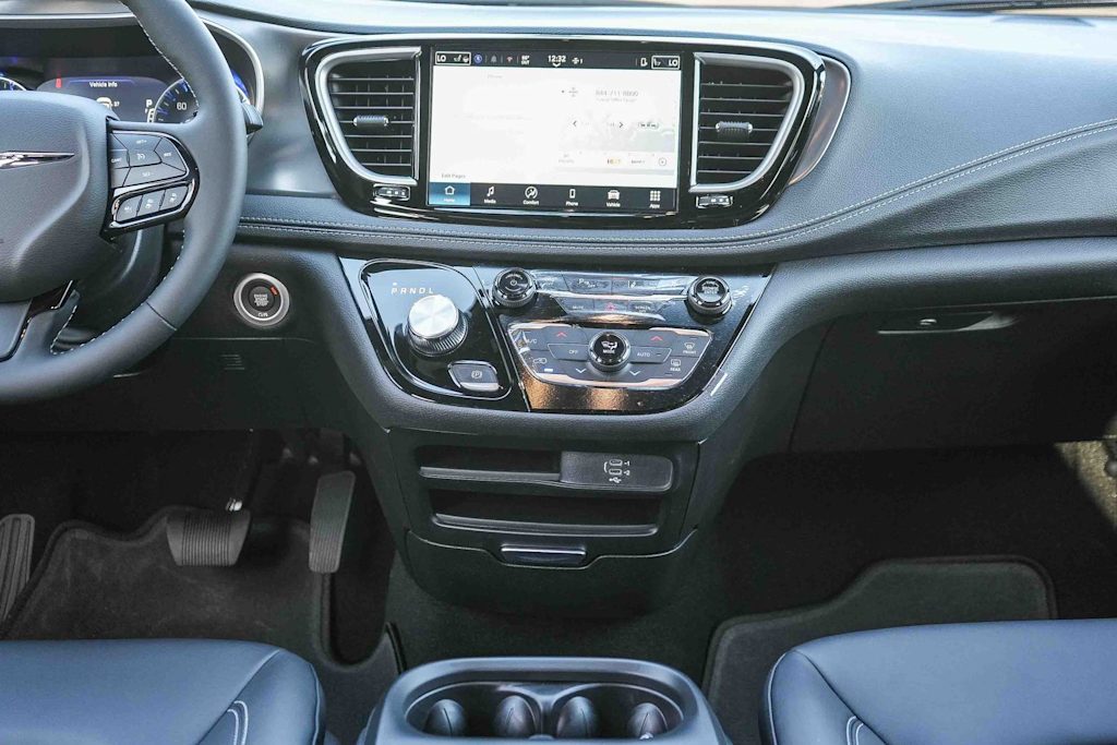 Thumbnail: 2026 Chrysler Pacifica - 13