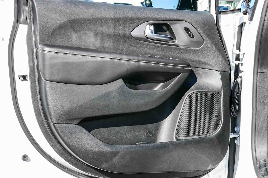 Thumbnail: 2026 Chrysler Pacifica - 23