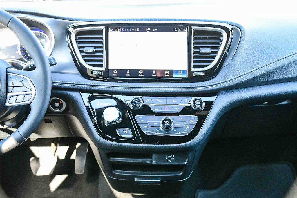 Thumbnail: 2026 Chrysler Pacifica - 12