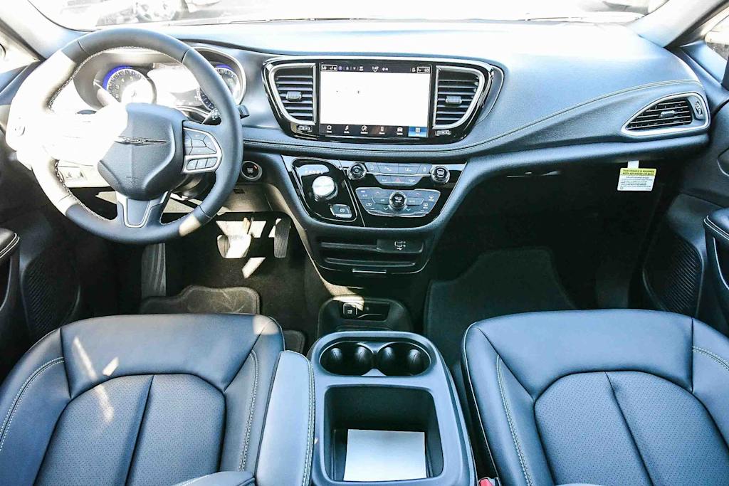 Thumbnail: 2026 Chrysler Pacifica - 2