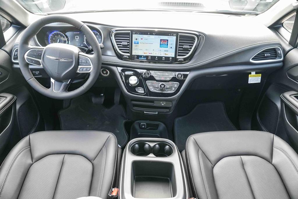 Thumbnail: 2026 Chrysler Pacifica - 2
