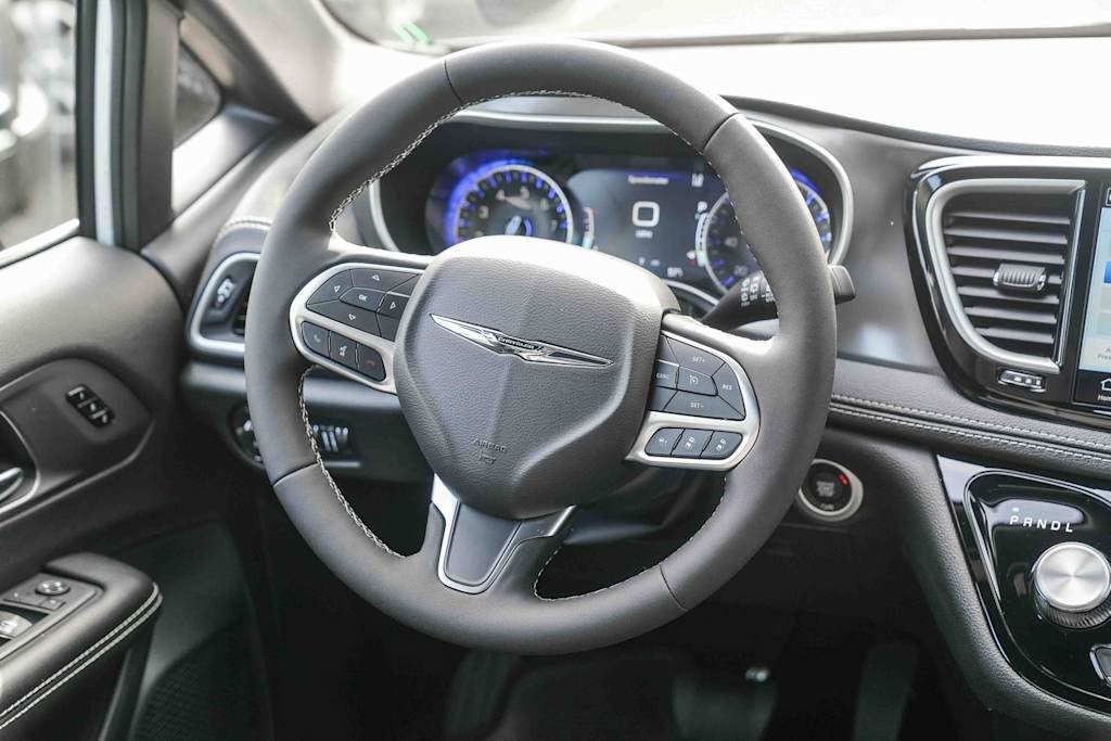 Thumbnail: 2026 Chrysler Pacifica - 11