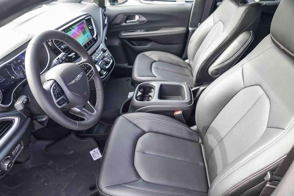 Thumbnail: 2026 Chrysler Pacifica - 21