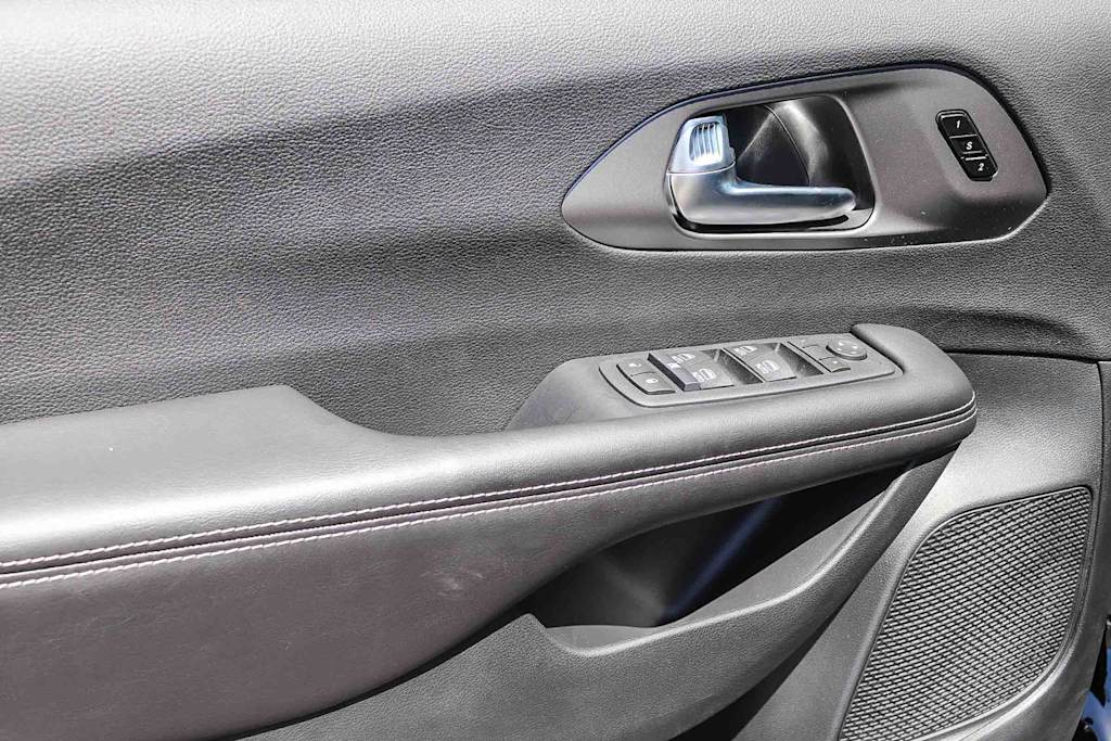 Thumbnail: 2027 Chrysler Pacifica - 24