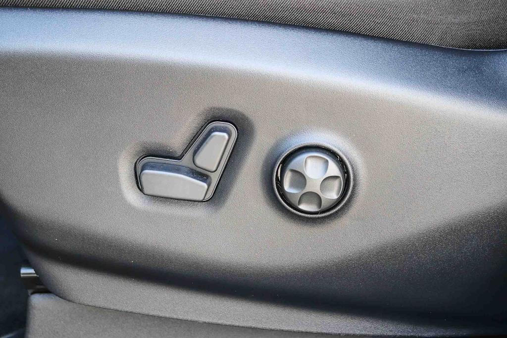 Thumbnail: 2027 Chrysler Pacifica - 25