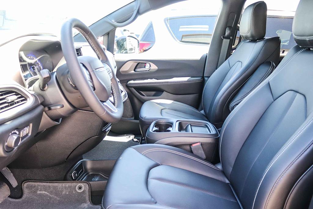 Thumbnail: 2027 Chrysler Pacifica - 11